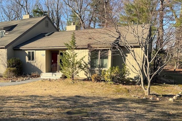 152 Chestnut Cir 152, Lincoln, MA 01773
