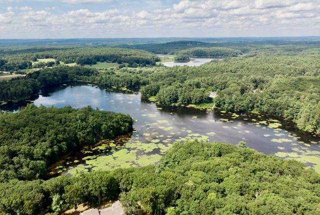 152 Chestnut Cir 152, Lincoln, MA 01773