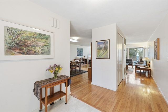 152 Chestnut Cir 152, Lincoln, MA 01773