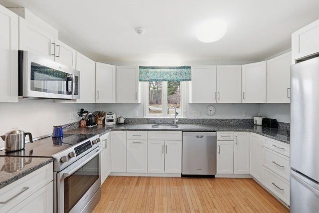 152 Chestnut Cir 152, Lincoln, MA 01773