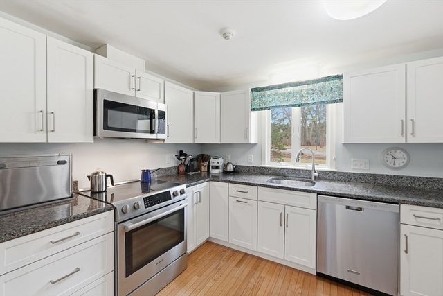 152 Chestnut Cir 152, Lincoln, MA 01773