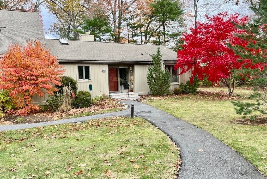 152 Chestnut Cir 152, Lincoln, MA 01773