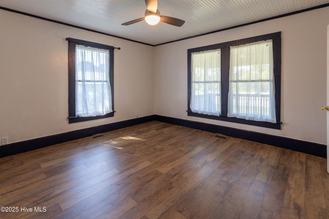 6525 Nc-33, Grimesland, NC 27837