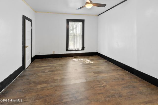 6525 Nc-33, Grimesland, NC 27837