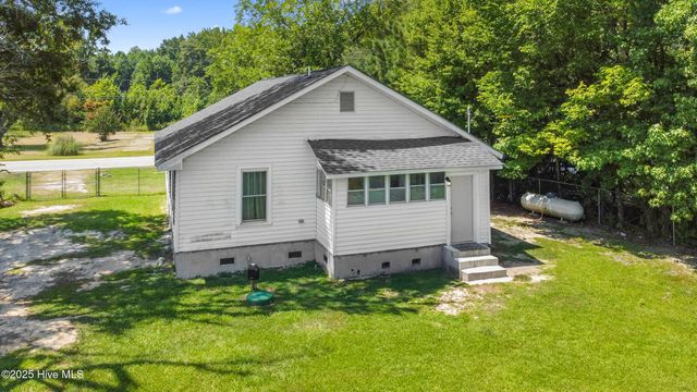6525 Nc-33, Grimesland, NC 27837