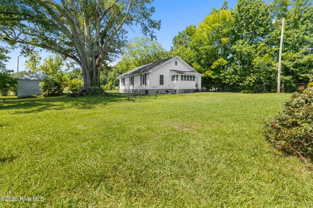 6525 Nc-33, Grimesland, NC 27837