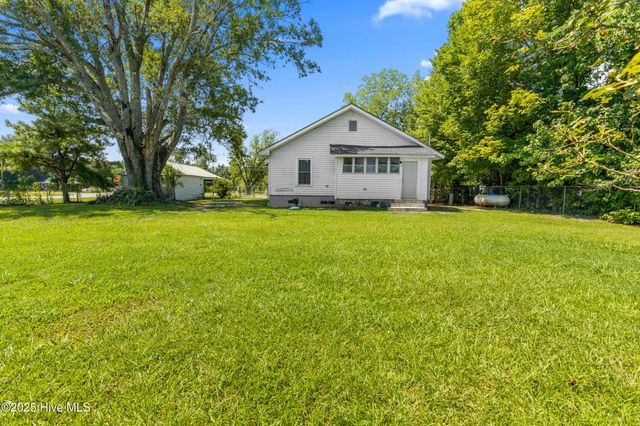 6525 Nc-33, Grimesland, NC 27837