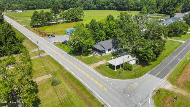 6525 Nc-33, Grimesland, NC 27837