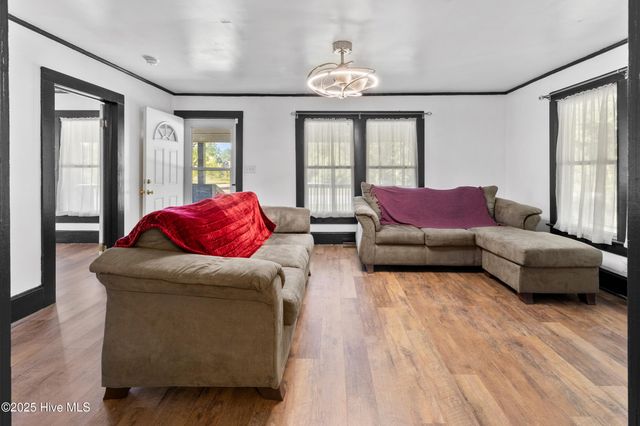 6525 Nc-33, Grimesland, NC 27837
