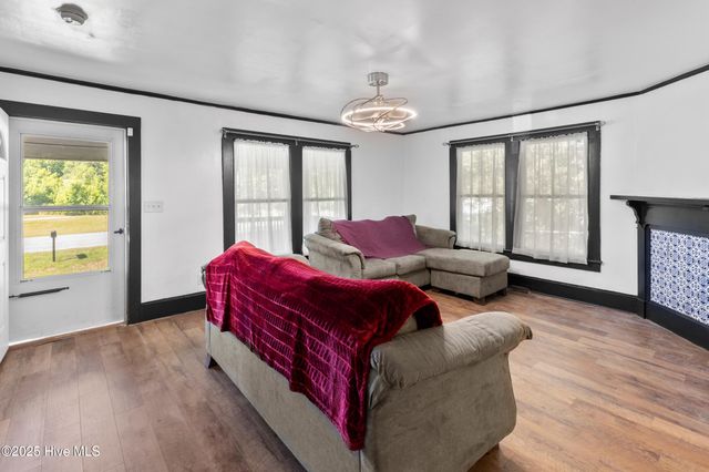 6525 Nc-33, Grimesland, NC 27837