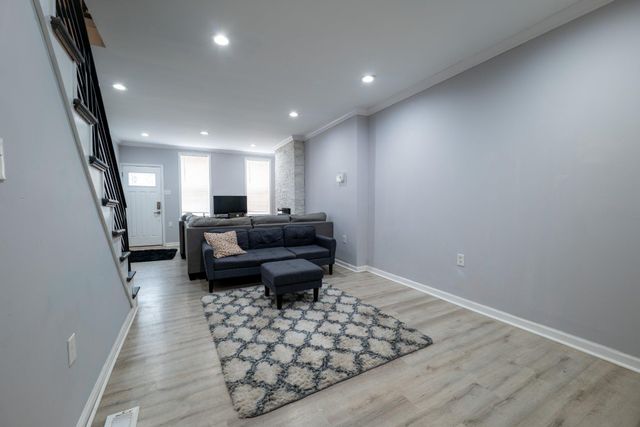 2117 MOUNTAIN ST, Philadelphia, PA 19145