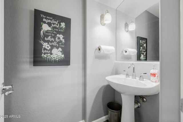 6816 S PINEHURST Drive, Gilbert, AZ 85298