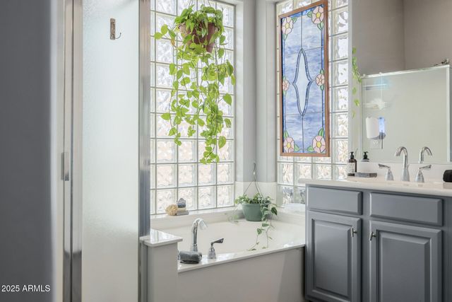 6816 S PINEHURST Drive, Gilbert, AZ 85298