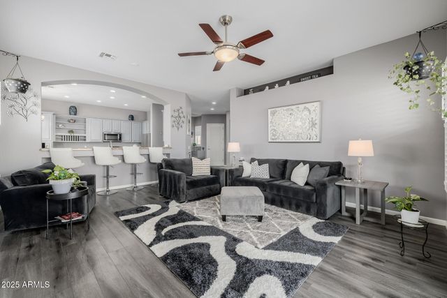 6816 S PINEHURST Drive, Gilbert, AZ 85298