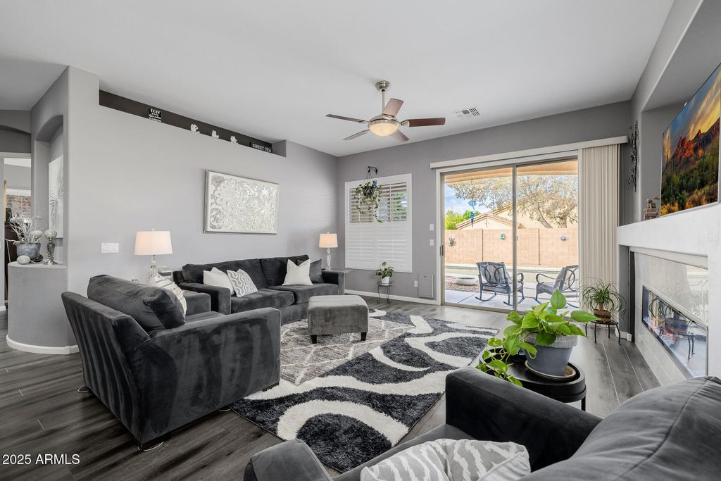 Image 12 of property listing at 6816 S PINEHURST Drive, Gilbert, AZ 85298