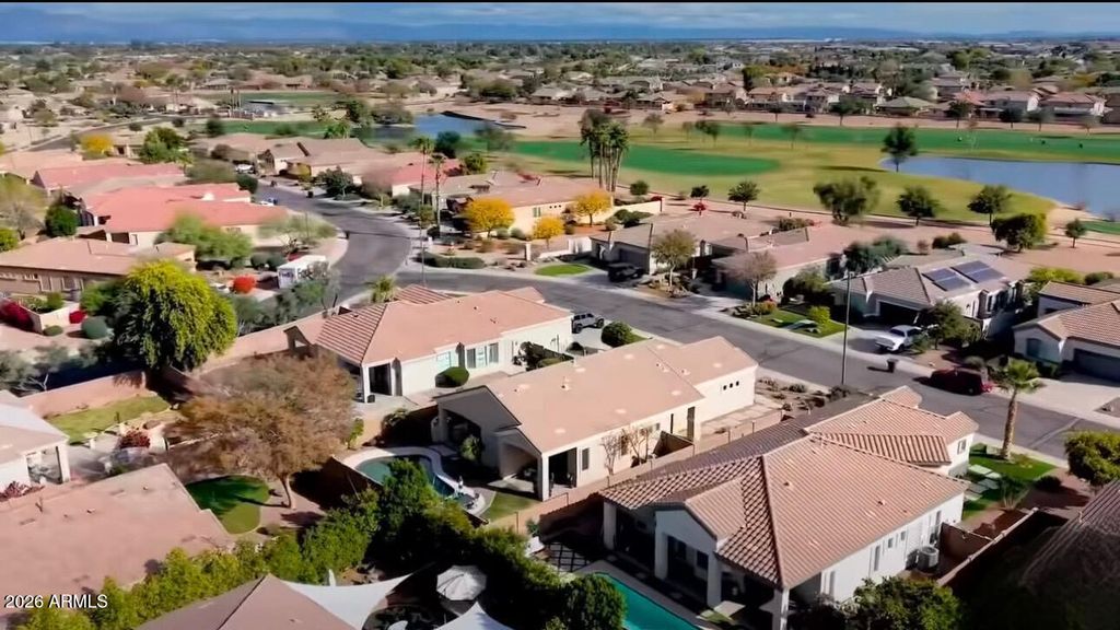 Image 2 of property listing at 6816 S PINEHURST Drive, Gilbert, AZ 85298