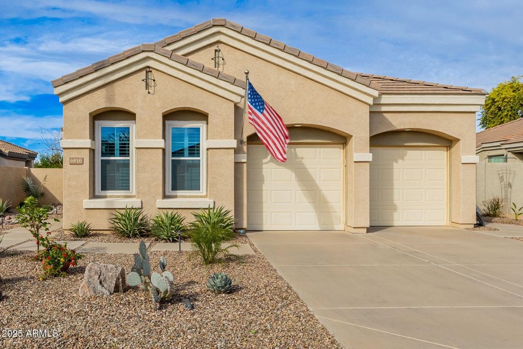Image 3 of property listing at 6816 S PINEHURST Drive, Gilbert, AZ 85298