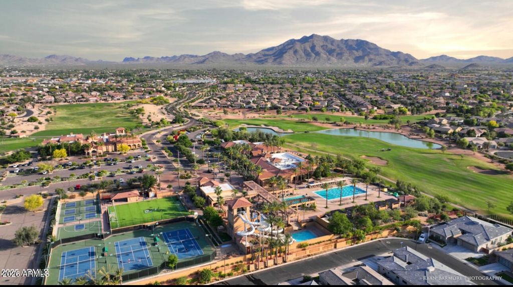 Image 4 of property listing at 6816 S PINEHURST Drive, Gilbert, AZ 85298