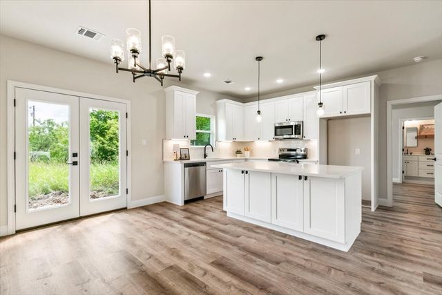 5652 Black Pine Circle, Granbury, TX 76048