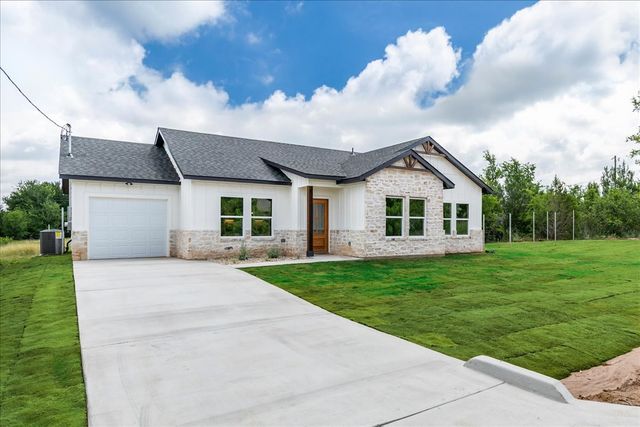 5652 Black Pine Circle, Granbury, TX 76048
