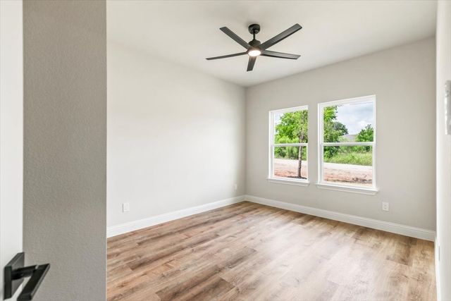 5652 Black Pine Circle, Granbury, TX 76048