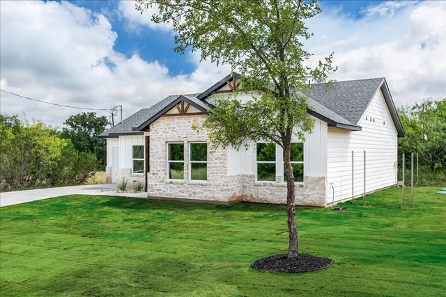5652 Black Pine Circle, Granbury, TX 76048