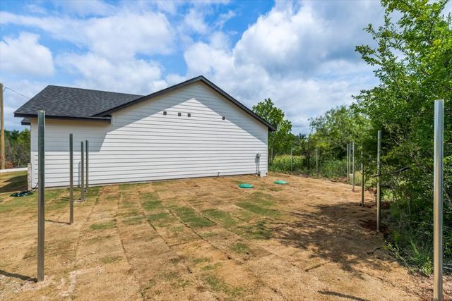 5652 Black Pine Circle, Granbury, TX 76048