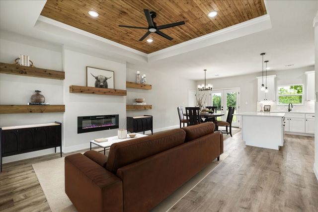 5652 Black Pine Circle, Granbury, TX 76048