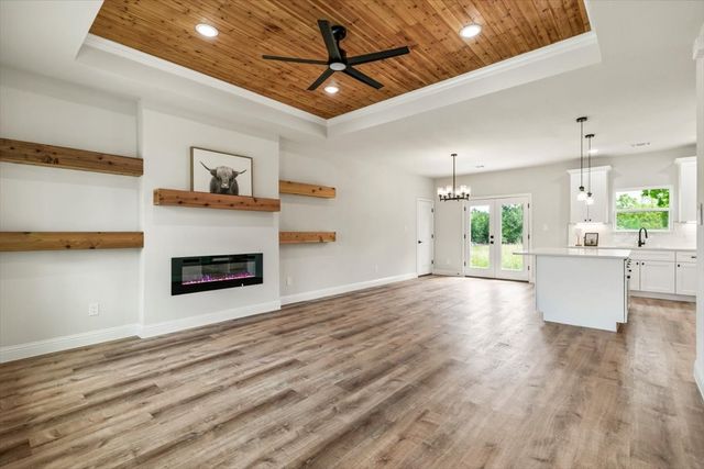5652 Black Pine Circle, Granbury, TX 76048