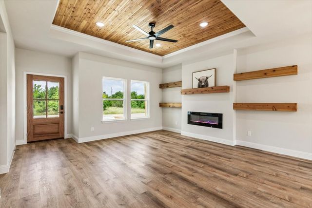 5652 Black Pine Circle, Granbury, TX 76048
