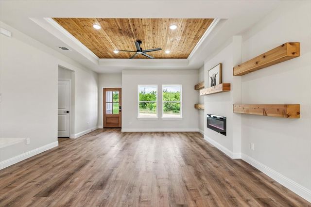 5652 Black Pine Circle, Granbury, TX 76048