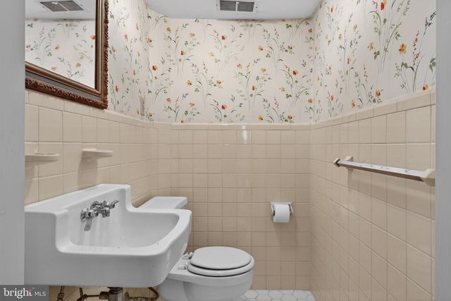 325 MURRY HILL DR, Lancaster, PA 17601