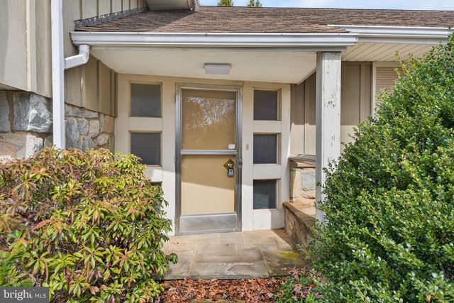 325 MURRY HILL DR, Lancaster, PA 17601