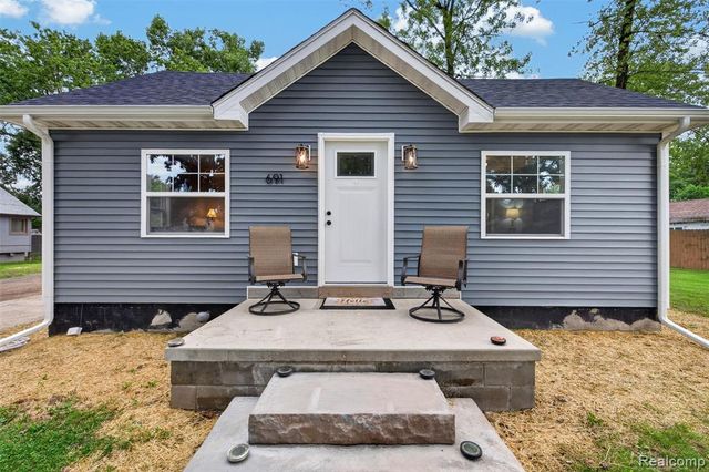 691 E Tennyson Avenue, Pontiac, MI 48340