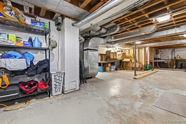 691 E Tennyson Avenue, Pontiac, MI 48340