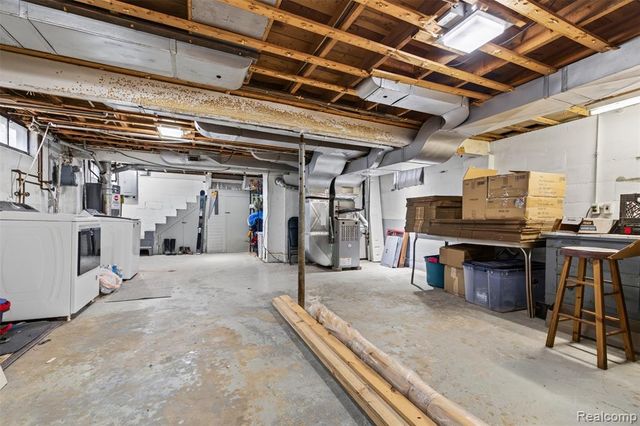 691 E Tennyson Avenue, Pontiac, MI 48340