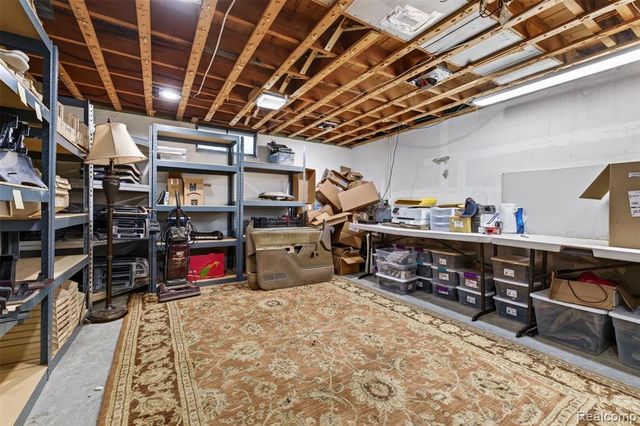 691 E Tennyson Avenue, Pontiac, MI 48340