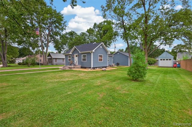 691 E Tennyson Avenue, Pontiac, MI 48340