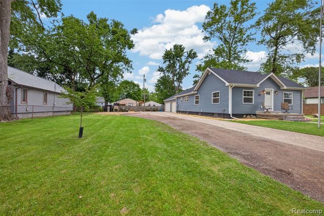 691 E Tennyson Avenue, Pontiac, MI 48340