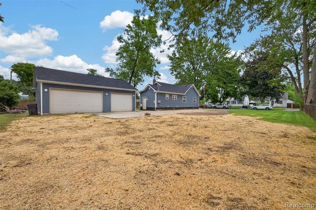 691 E Tennyson Avenue, Pontiac, MI 48340