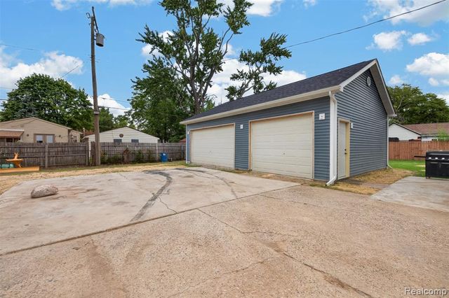 691 E Tennyson Avenue, Pontiac, MI 48340