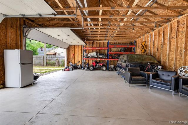 691 E Tennyson Avenue, Pontiac, MI 48340