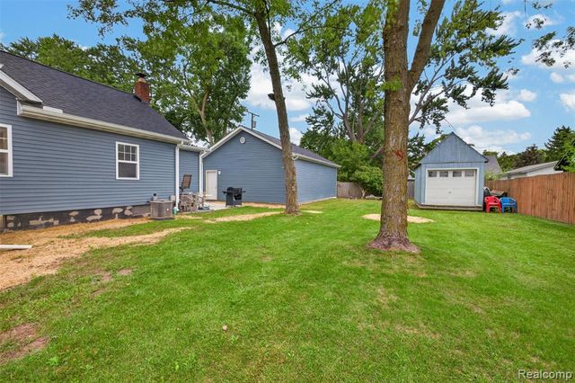 691 E Tennyson Avenue, Pontiac, MI 48340