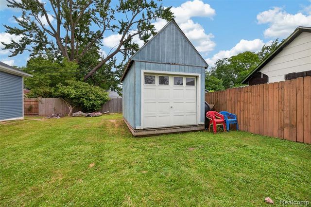 691 E Tennyson Avenue, Pontiac, MI 48340