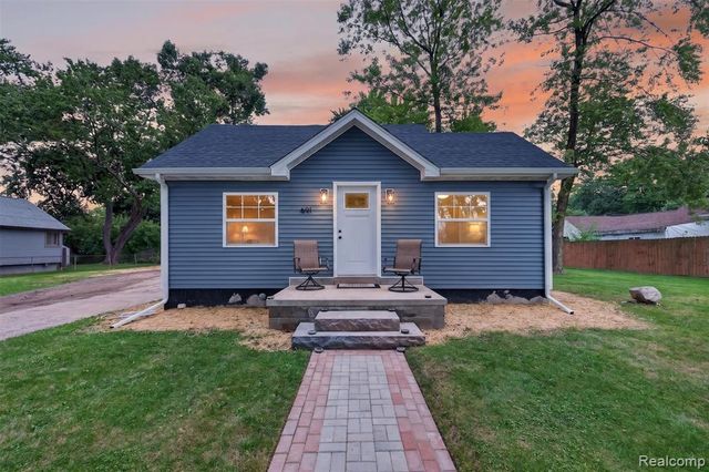 691 E Tennyson Avenue, Pontiac, MI 48340