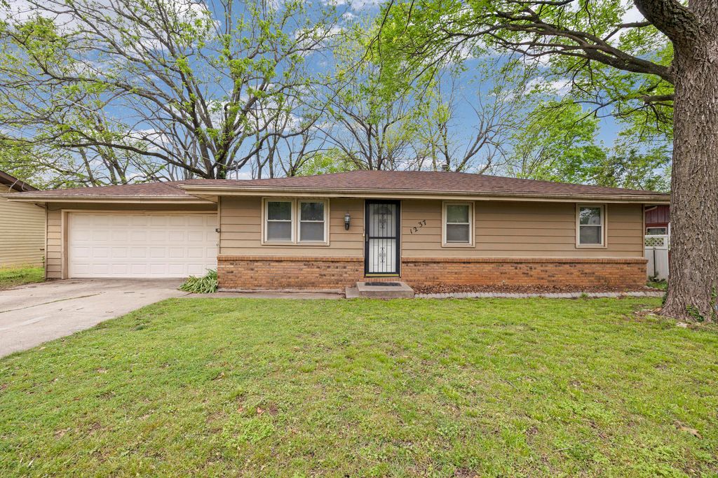 1237 S Brite Avenue, Springfield, MO 65807