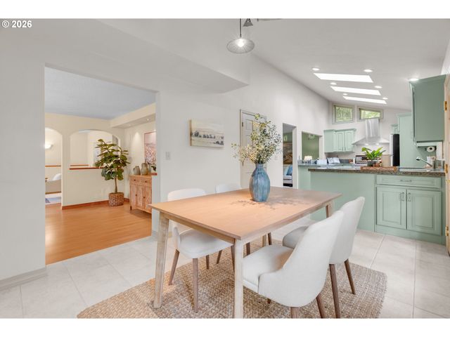 9255 Sw BOONES FERRY Rd, Portland, OR 97219