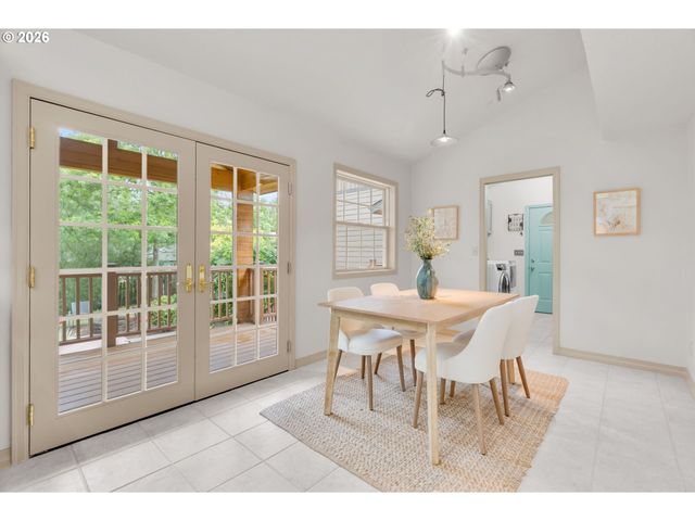 9255 Sw BOONES FERRY Rd, Portland, OR 97219