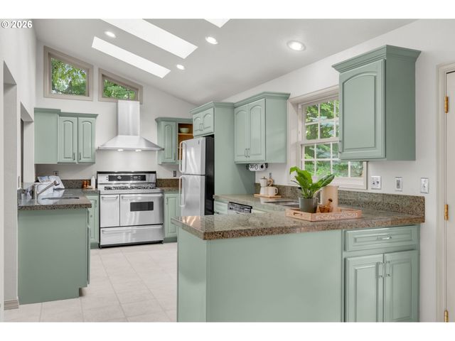 9255 Sw BOONES FERRY Rd, Portland, OR 97219