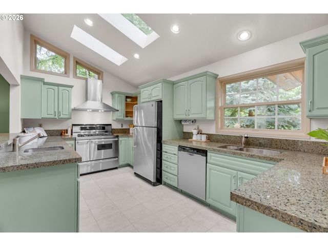 9255 Sw BOONES FERRY Rd, Portland, OR 97219